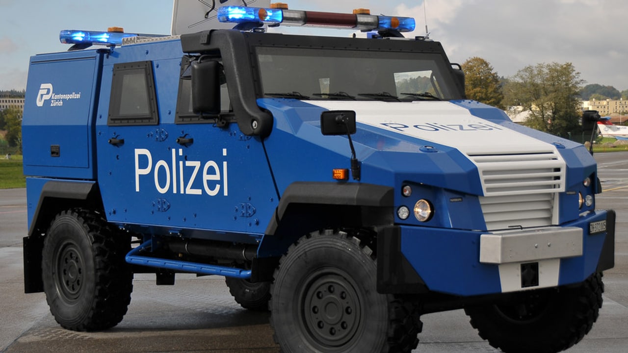 Terrorbekämpfung Basler Polizei will Panzerfahrzeug News SRF