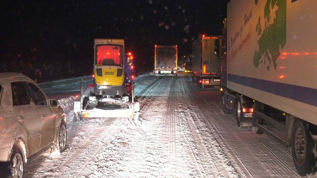 Schneechaos In Deutschland Kilometer Stau Tausende M Ssen In