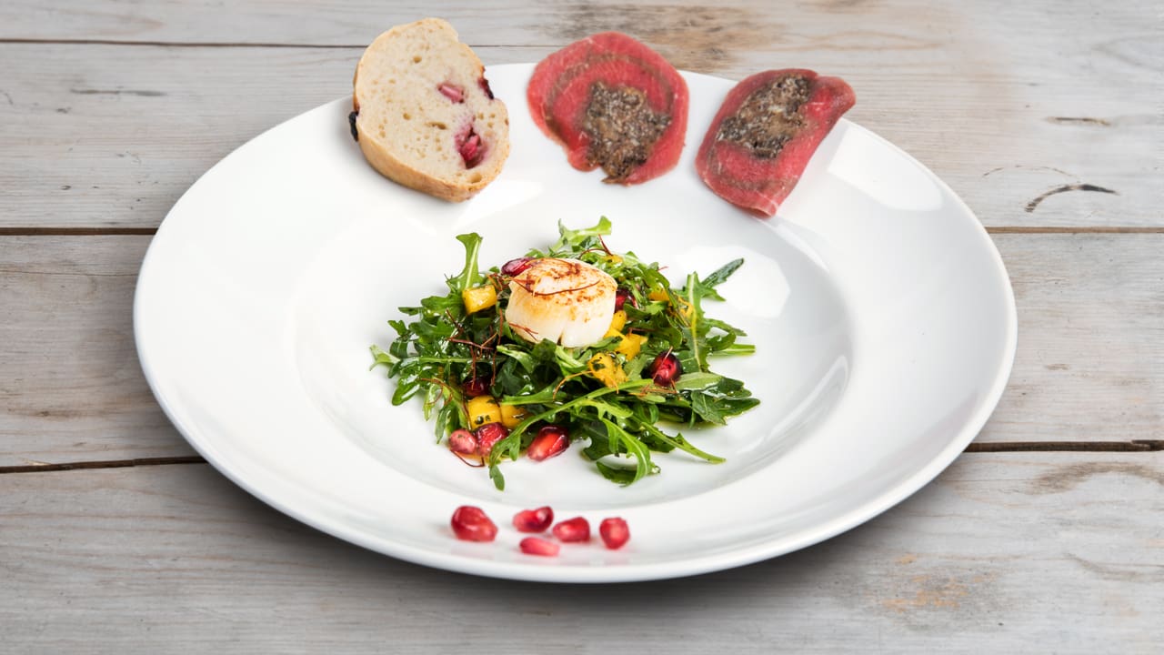 Rezepte 2018 - Coquilles auf Rucola-Salat mit Morchel-Rinder-Carpaccio ...