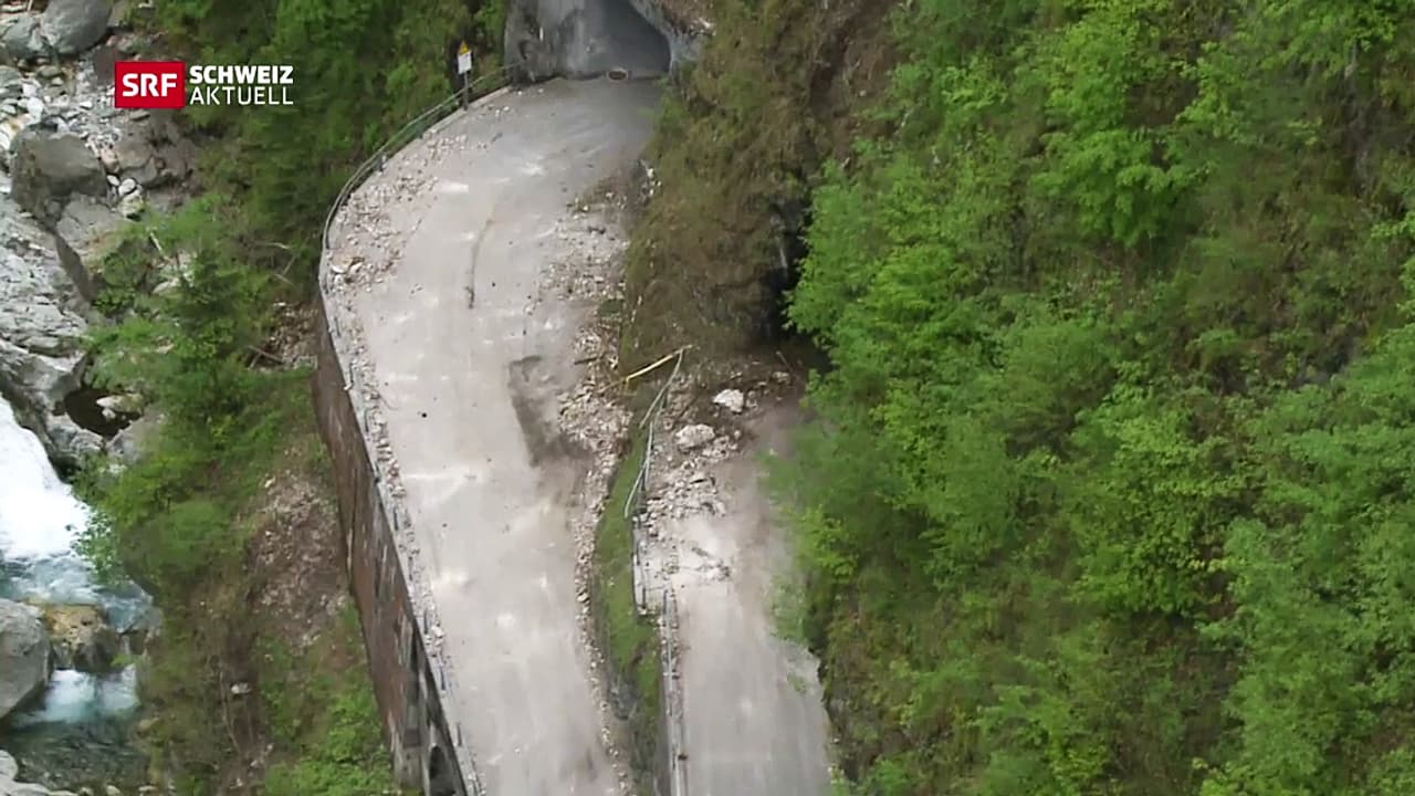 Steinschlag auf Bristenstrasse - Strasse nach Bristen geht wieder auf ...