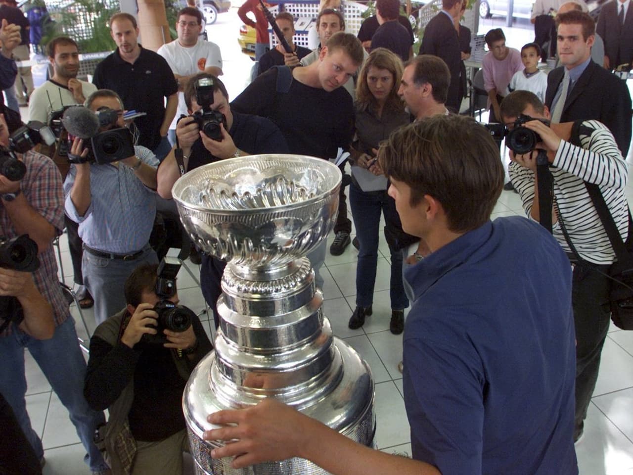 NHL - 4019 Tage sind genug: Stanley Cup wieder in der Schweiz - Sport - SRF