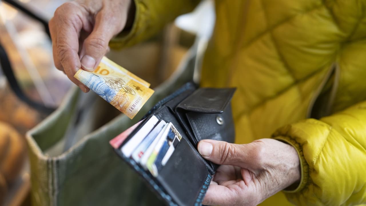 Teuerung In Der Schweiz - Inflation Steigt Stärker Als Erwartet - News ...