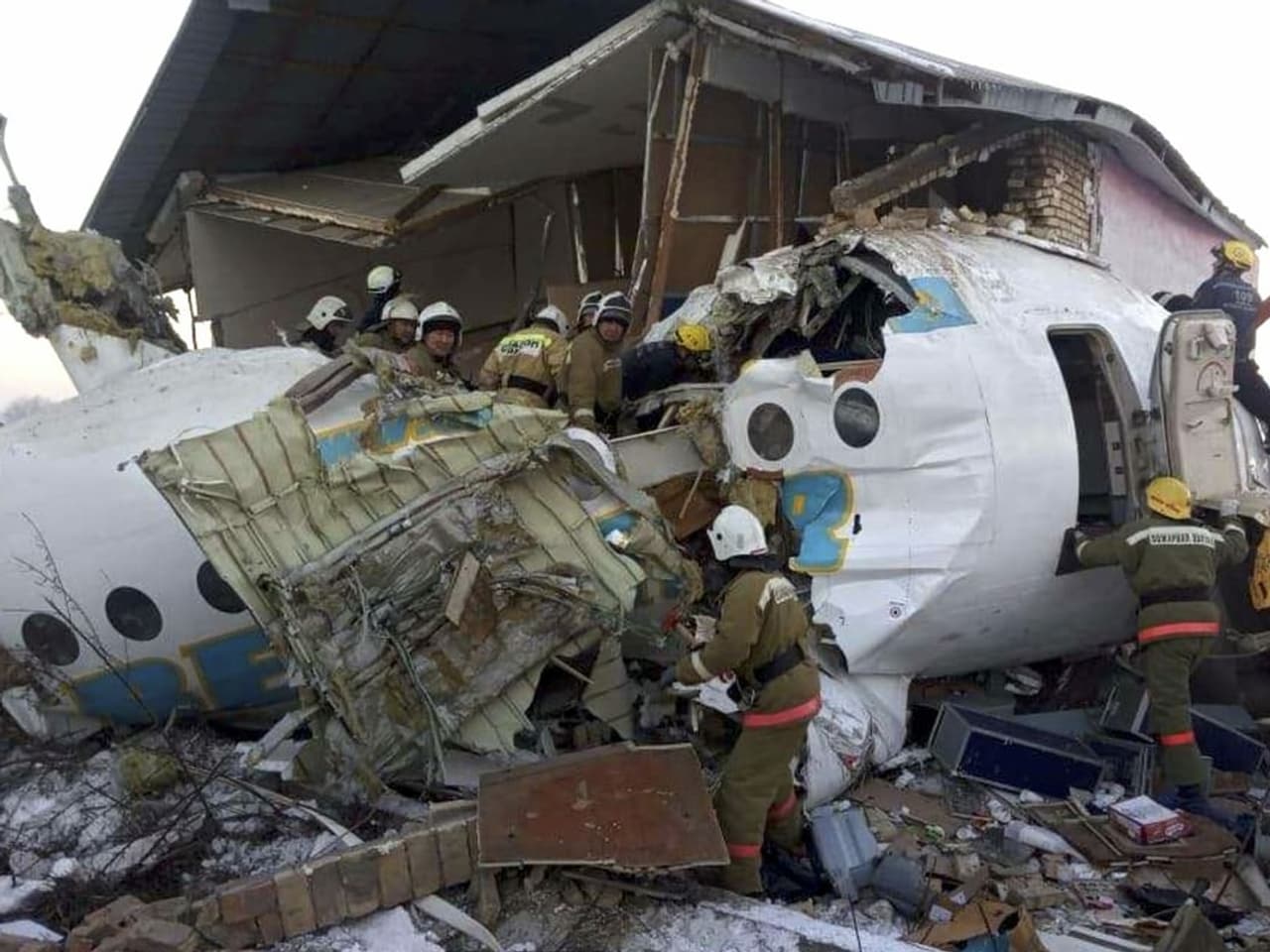 Fast 100 Personen an Bord Mehrere Tote bei FlugzeugAbsturz in