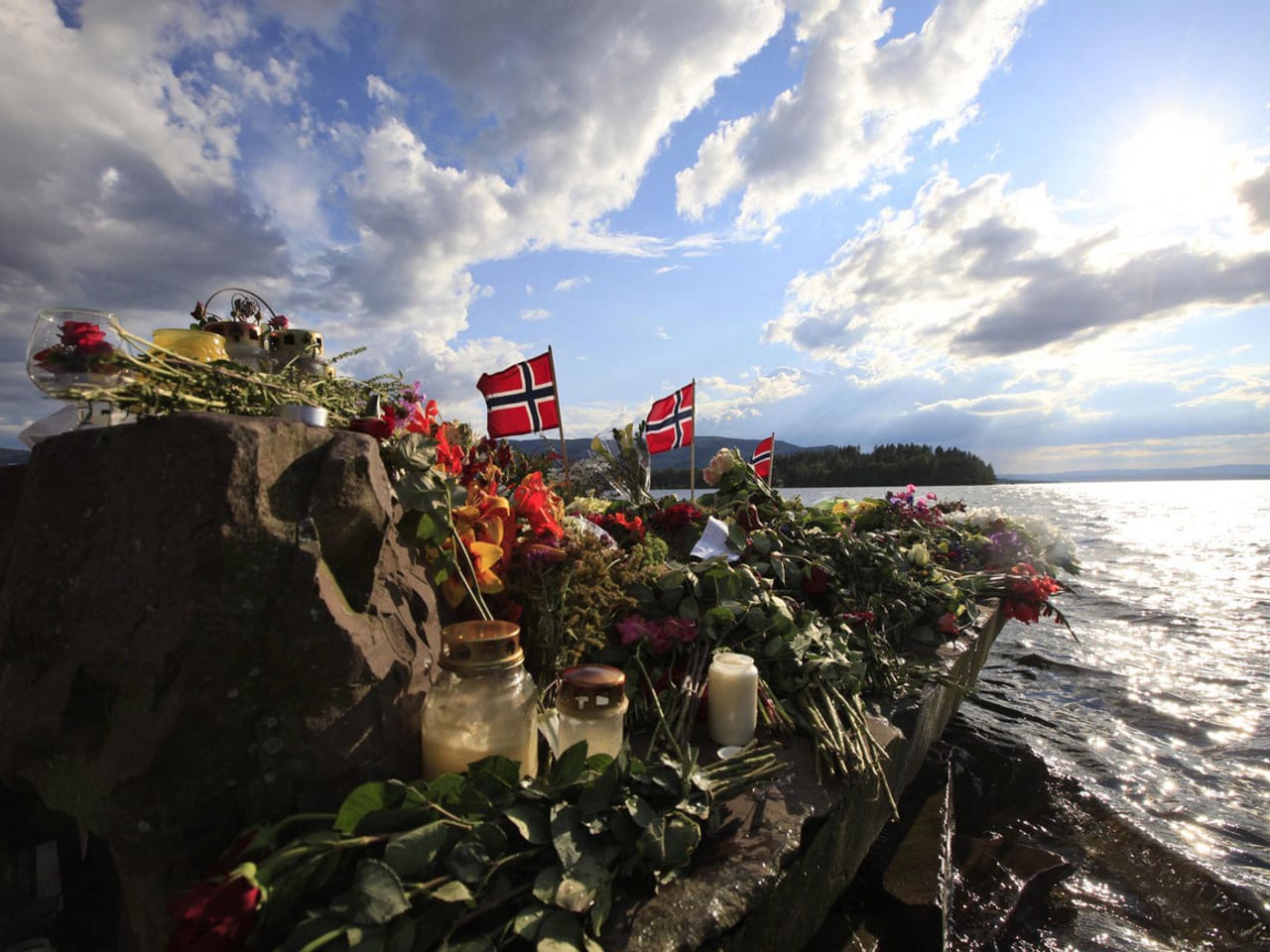 International - Norwegen gedenkt Utøya-Opfern - News - SRF