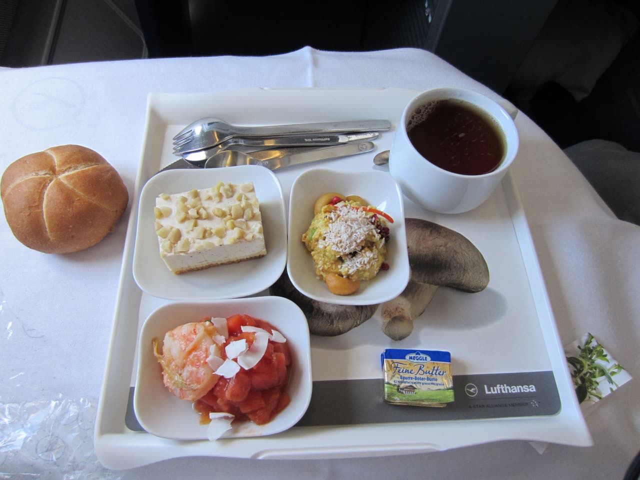 Mensch Essen Im Flugzeug Himmlischer Genuss über Den Wolken