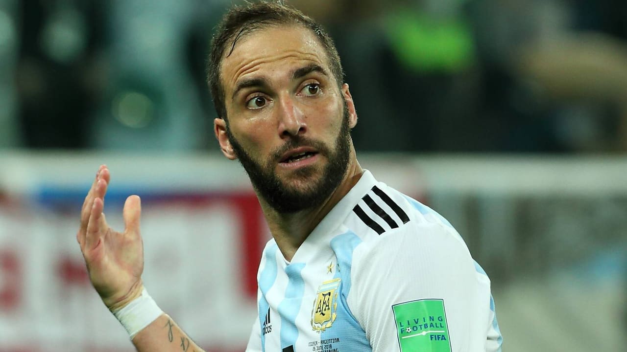 Fussball-News - Rochade ist durch: Higuain und Bonucci ...