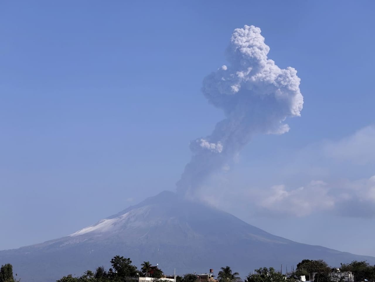 Die Lage vor Ort - Ascheregen am Vulkan Popocatépetl in Mexiko ...