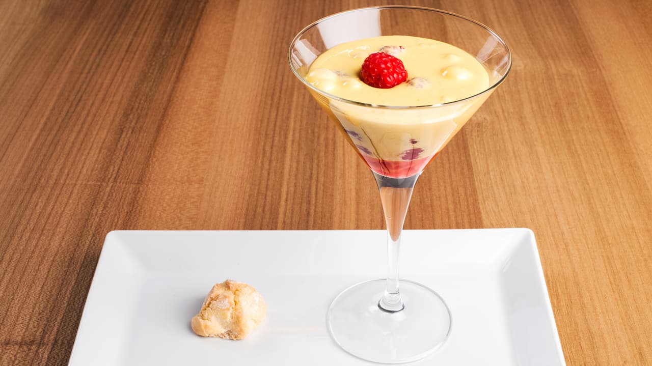 Rezepte 2015 - Zabaione mit Amaretti und marinierten Himbeeren - SRF bi ...