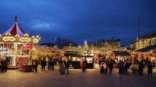 Zu sehen Weihnachtsmarkt auf dem Bellevue in Zürich.