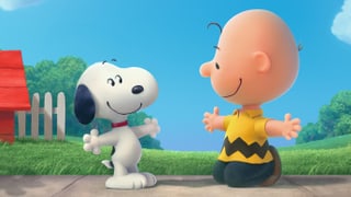 Snoopy und Charlie Brown machen sich bereit für eine innige Umarmung.