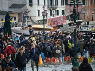 Touristen in Venedig.