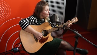 Chiara Jacomet durant ses concert live en il studio dad RTR