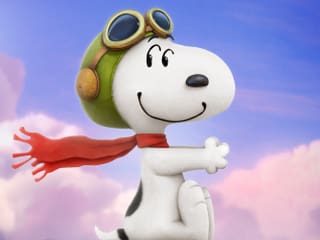 Snoopy mit Pilotenbrille, Fliegermütze und Schal.