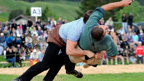 Zwei Schwinger beim Wurf