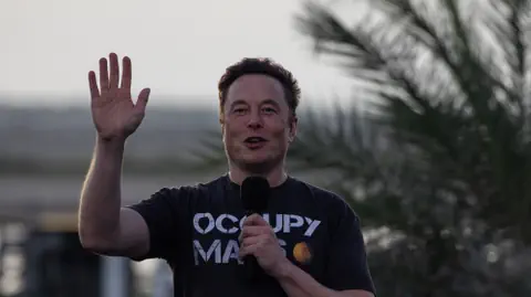 Elon Musk mit T-Shirtaufdruck «Occuppy Mars».