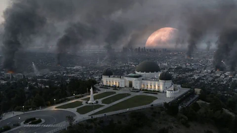 Schwarzer Rauch über dem Kapitol in Washington aus einem Film.