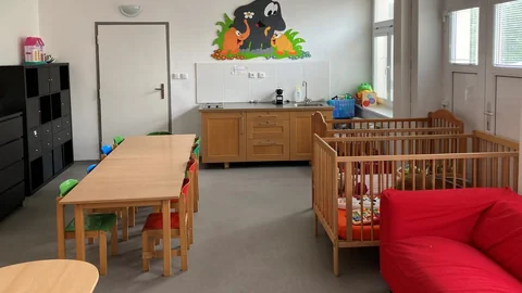 Kinderzimmer im Kinderheim.