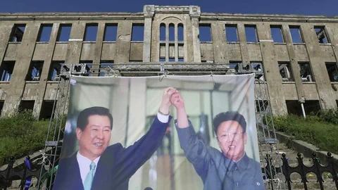 Süd- und Nordkoreanische Staatschefs auf einem Plakat