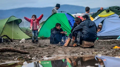 Einfache, bunte Campingzelte in Idomeni