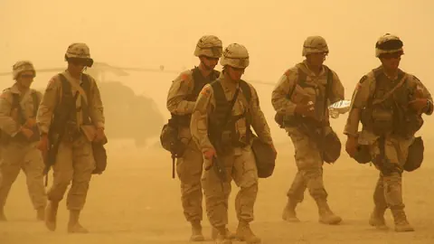 US-Soldaten marschieren im März 2003 von Kuwait aus in den Irak ein.