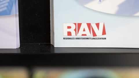 Symbolbild: RAV-Türschild.