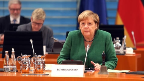 Angela Merkel an einer Konferenz