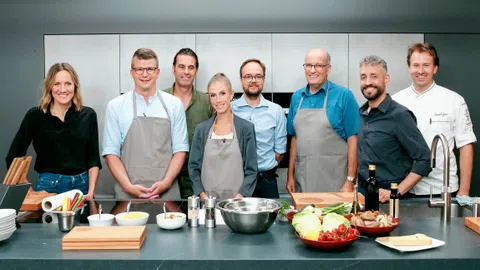 Die Teilnehmenden  mit Moderatoren und Jury.