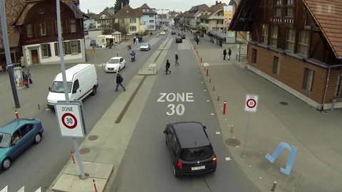 Ortsdurchfahrt mit Tempo30 Markierung