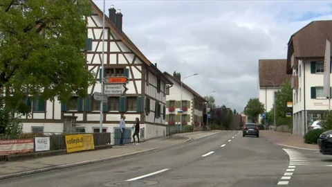 Hauptstrasse in einem alten Bauerndorf, Dorfansicht Oberlunkhofen