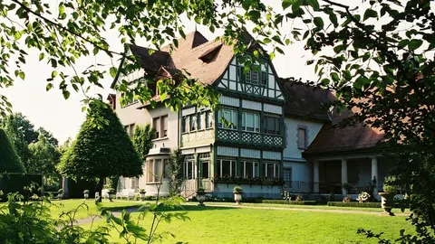 Villa mit Park.