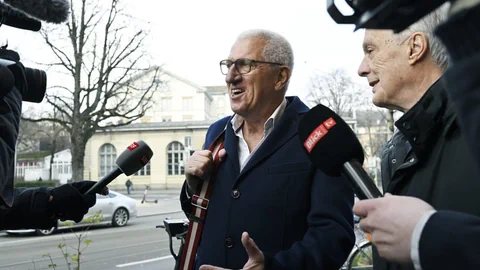 Pierin Vincenz, Ex-CEO Raiffeisen, links, mit dem Strafverteidiger Lorenz Erni, rechts.