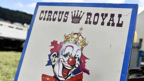 Schild vom Zirkus Royal.