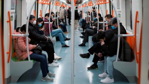 Menschen in der U-Bahn