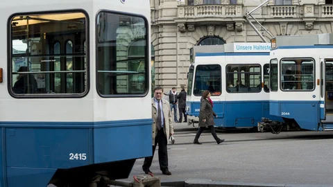 Alte Zürcher Trams am Paradeplatz.