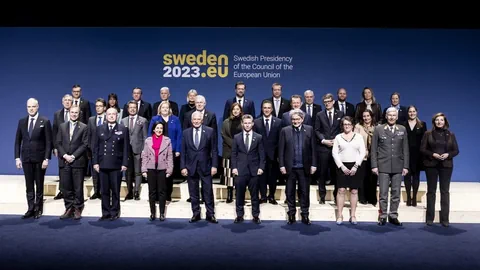 Die Verteidigungsministerinnen und -minister der EU-Mitgliedsländer am 7. März in Stockholm.