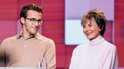 Team Politik mit Andrin Silberschmidt, links, und Micheline Calmy-Rey, rechts.