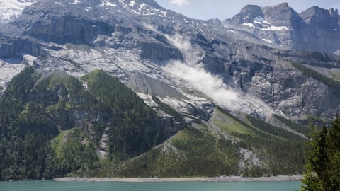 Staub nach einem Felsschlag beim Oeschinensee.