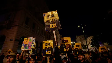 Am Wahlabend formierten sich in Wien Proteste gegen die FPÖ.