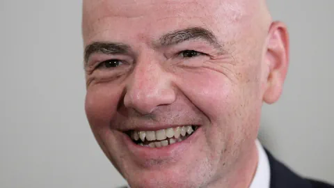 Gianni Infantino lächelt.