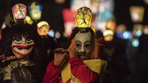 Basler Fasnacht in der Nacht.