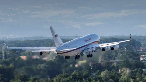 Die russische Maschine vom Typ Iljuschin am 16. Juni 2021 nach dem Gipfeltreffen zwischen der USA und Russland in Genf.