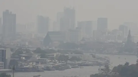 Bangkok Downtown im Smog.