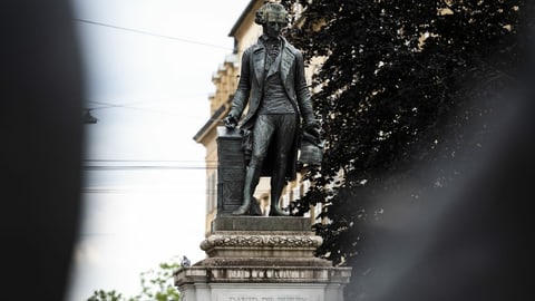 Statue von Davud de Pury