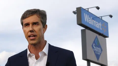 Beto O'Rourke vor einem Walmart