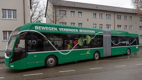 Bus auf Strasse 