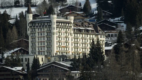 Grosses Hotel mit Türmen