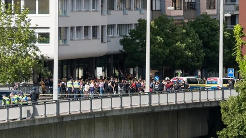 Demonstrierende auf der Johanniterbrücke