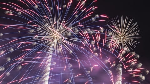 Feuerwerk am Nachthimmel.