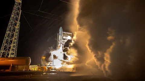 Die Rakete «Peregrine» startet in Florida in den Himmel.