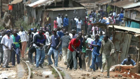 Ausschreitungen in Kenia nach der Präsidentenwahl 2007.